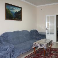 Уютный диван в номере